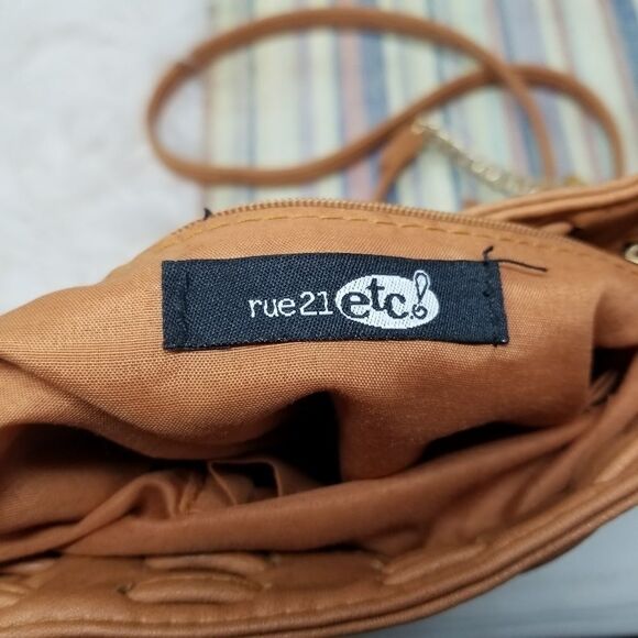 RUE 21, ETC! VERY CUTE FAUX LEATHER CROSSBODY - Picture 6 of 11